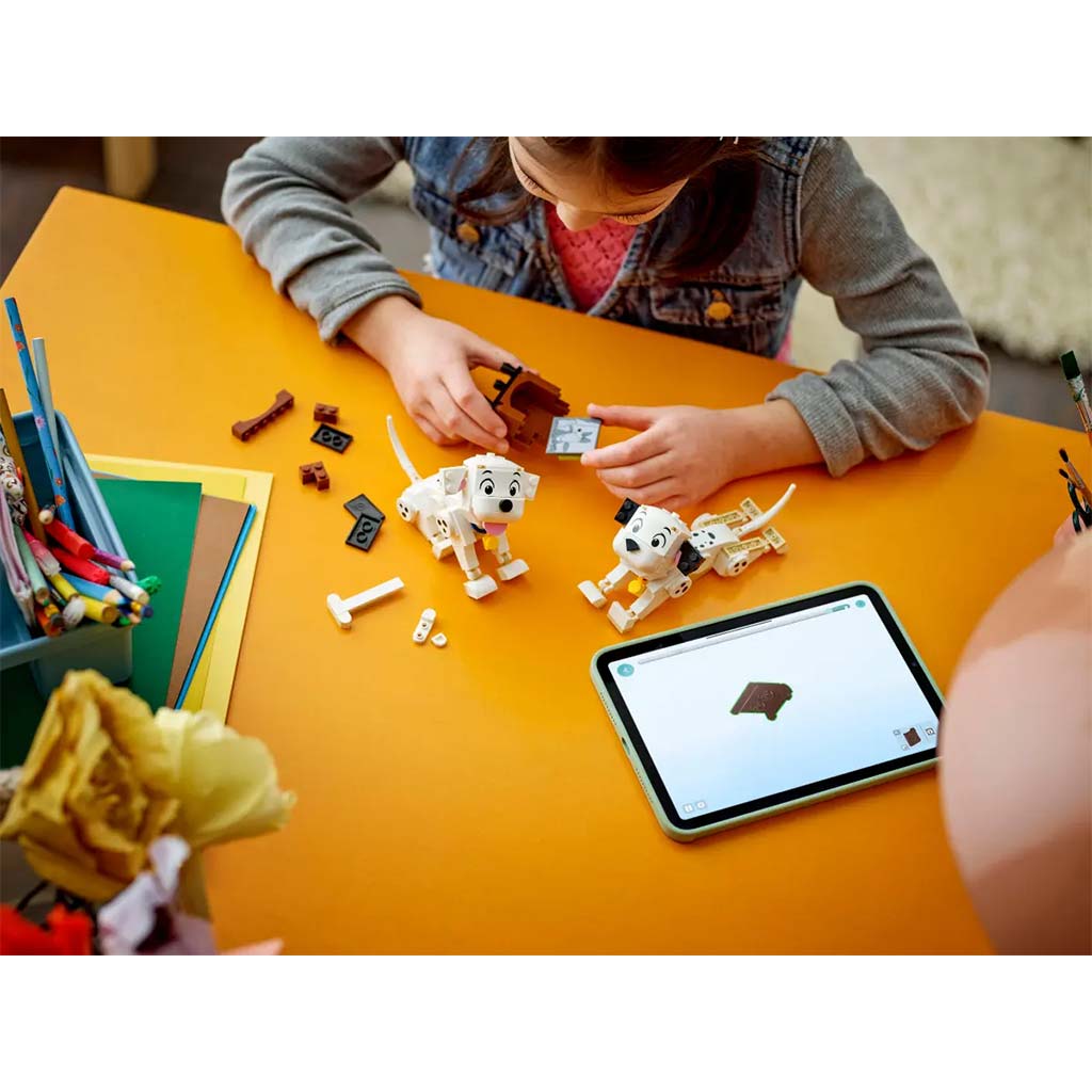 LEGO® Disney: 101 kiskutya: Kuksi és Pelyhes dalmatakölykök (43271) kép 6