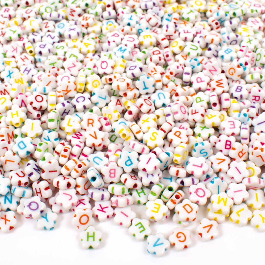 PlayBox: Fehér virág formájú betűs gyöngy szett 920db-os