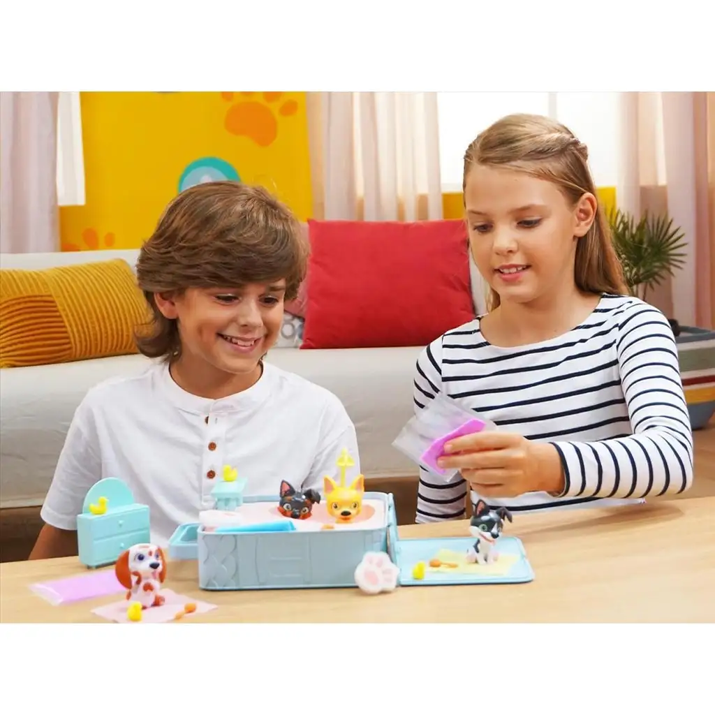 Washy Friends: Color Reveal pancsoló 3 kutyus figura jacuzzival és kiegészítőkkel kép 2