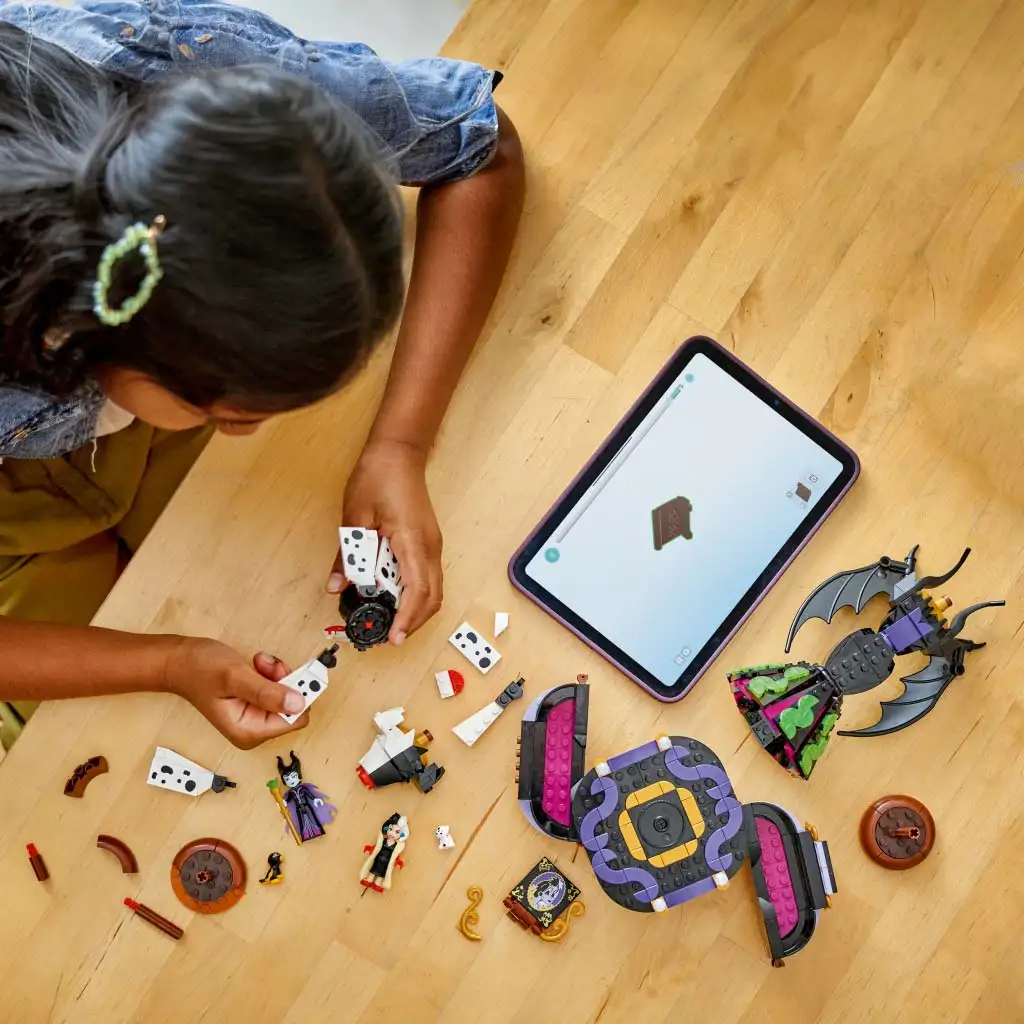 LEGO® Disney: Demóna és Szörnyella de Frász ruhái (43262) kép 3