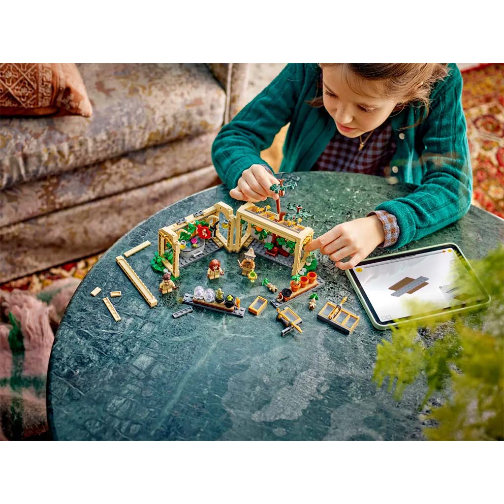 LEGO® Harry Potter: Roxfort™ kastély: Gyógynövénytanóra (76445) kép 8