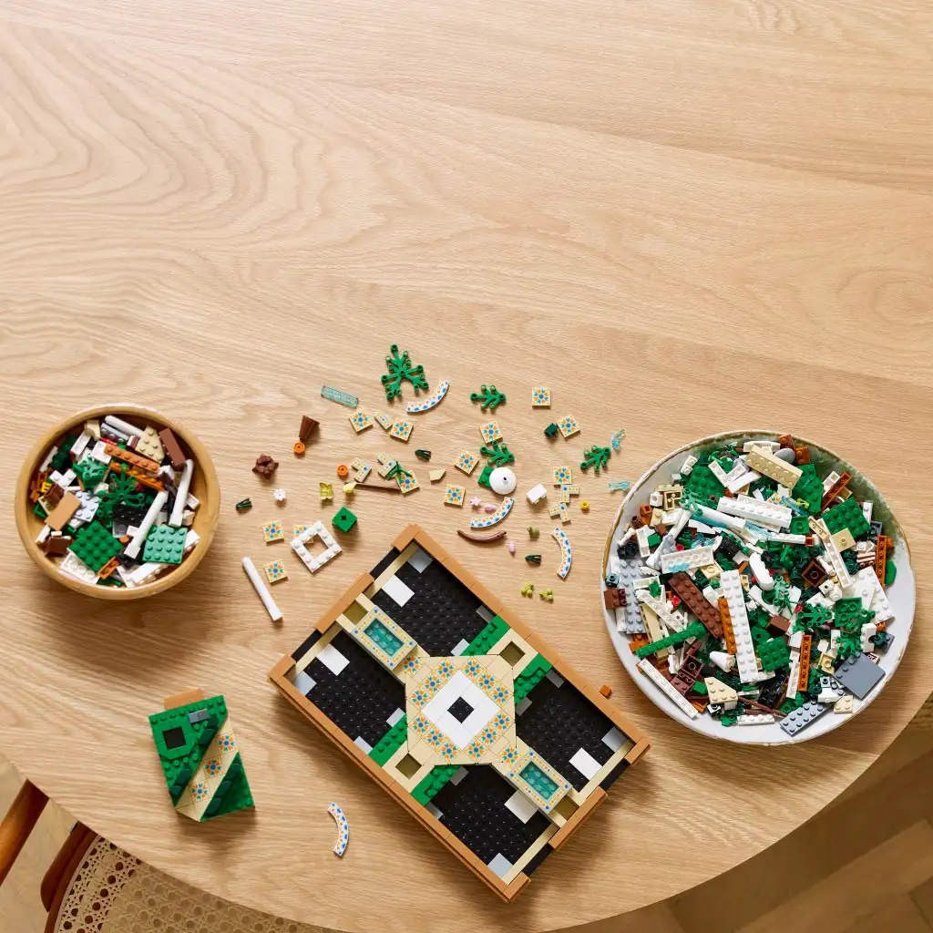 LEGO® Icons: Kert szökőkutakkal (10359) kép 3