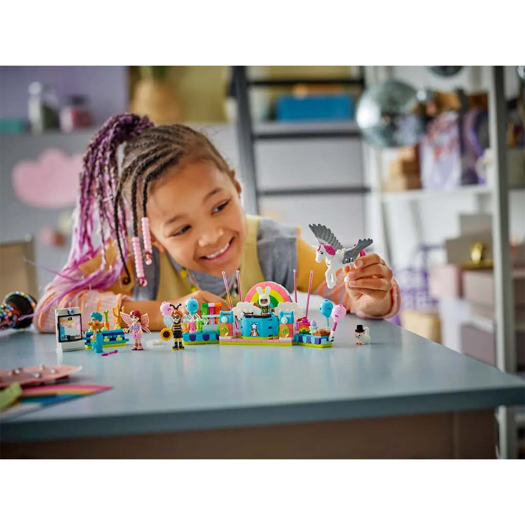LEGO® Friends: Jelmezes buli egyszarvúval és tündérrel (42661) kép 7