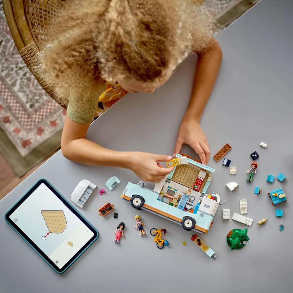 LEGO® Friends: Barátság lakóautós kaland (42663) kép 4