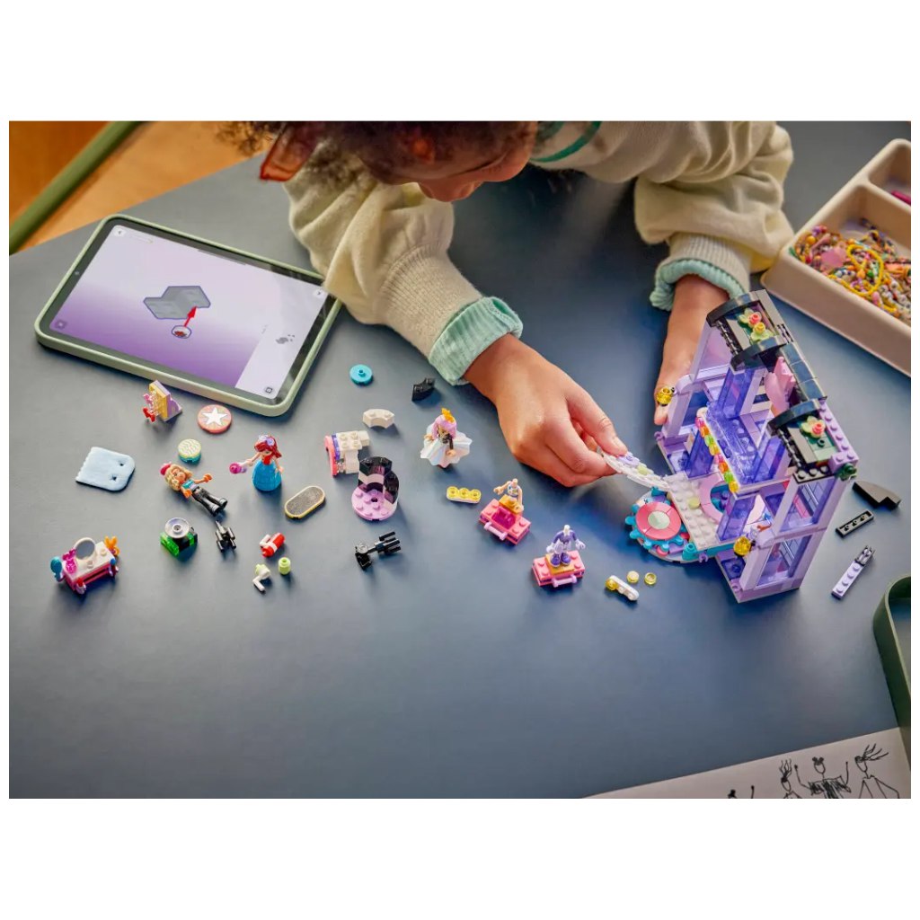 LEGO® Friends: Divatbemutató Heartlake Cityben (42685) kép 5