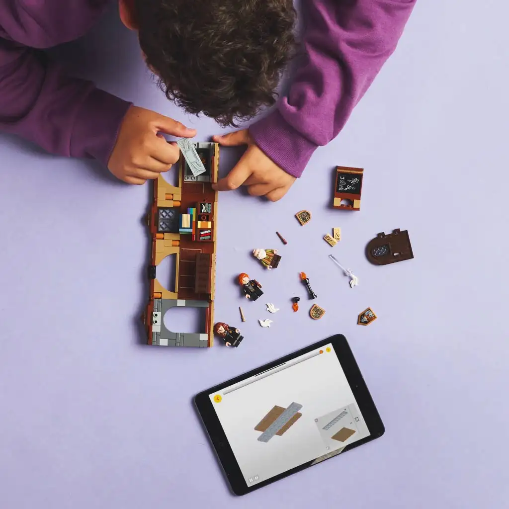 LEGO® Harry Potter: Roxfort™ kastély - Bűbájtanóra (76442) kép 4