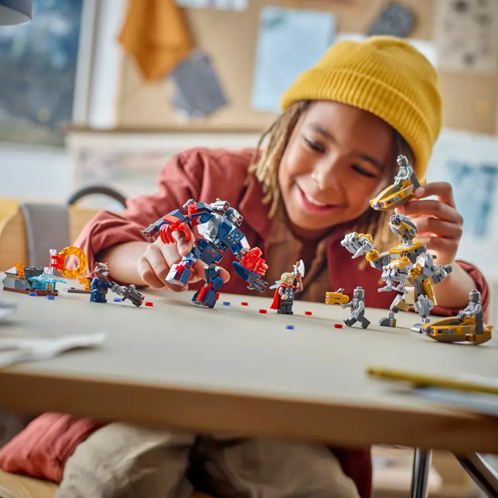 LEGO® Marvel: Bosszúállók: Végjáték Thor a chitauri harcosok ellen (76322) kép 4