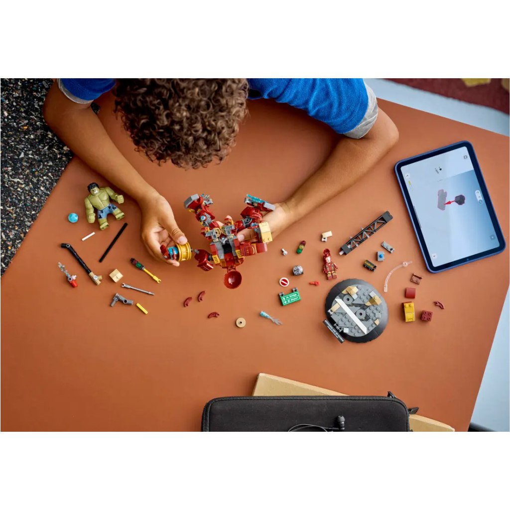 LEGO® Marvel: Hulkbuster és Hulk óriási csatája (76343) kép 5