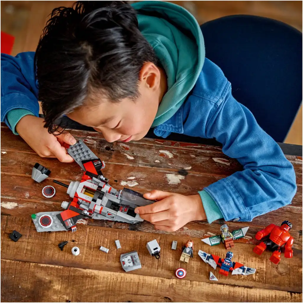 LEGO® Marvel: Amerika Kapitány vs. Vörös Hulk csata (76292) kép 7