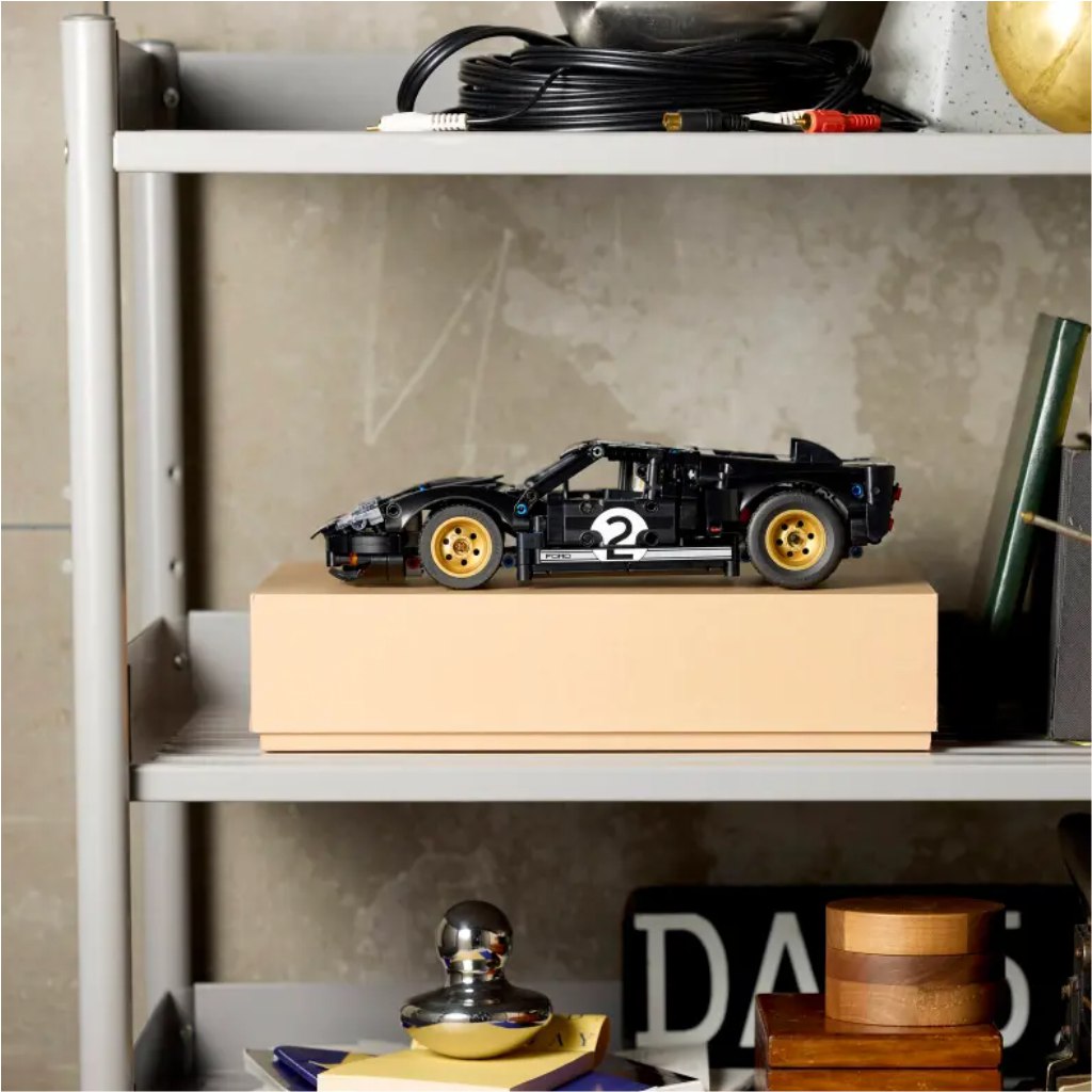 LEGO® Technic: 1966 Ford GT40 MKII versenyautó (42223) kép 5