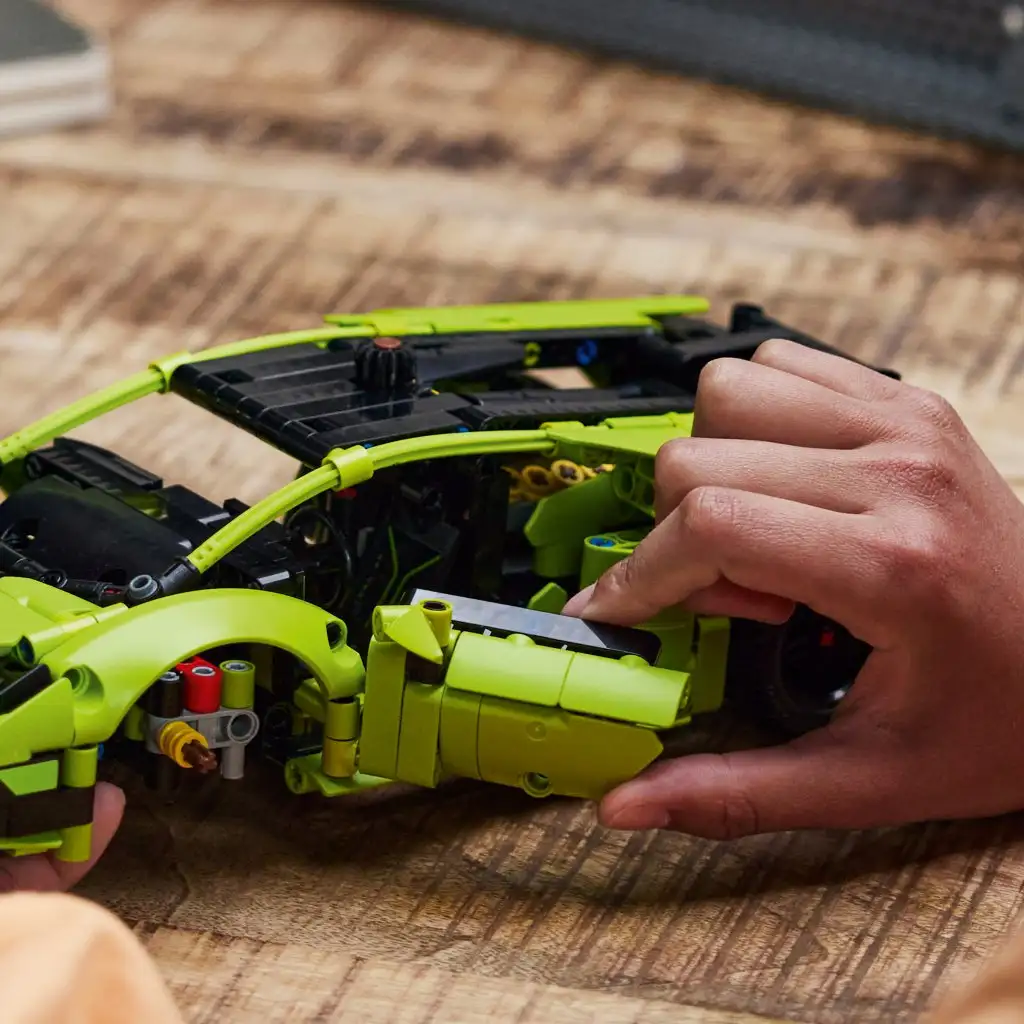 LEGO® Technic: Lamborghini Huracán Tecnica (42161) kép 9