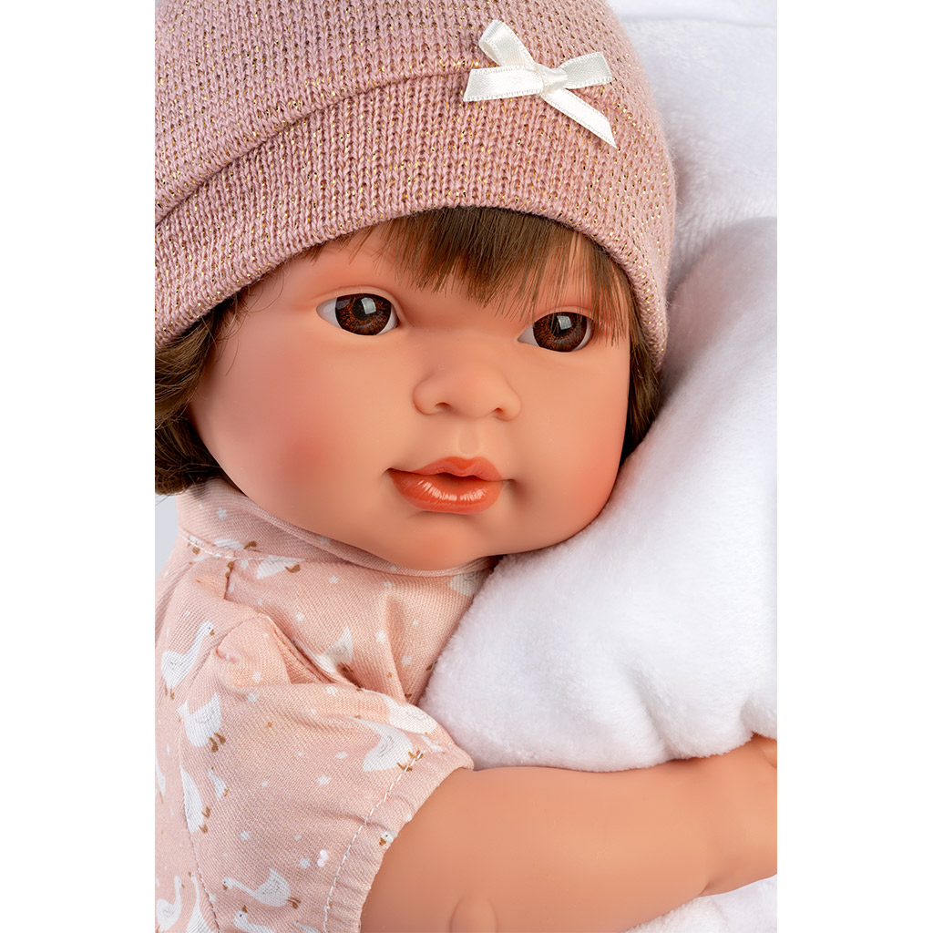 Llorens: Carla 42cm-es síró baba cumival és fehér takaróval kép 3