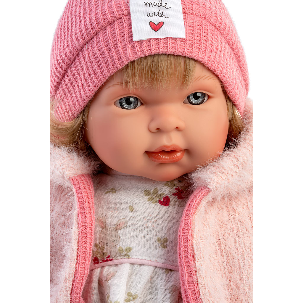 Llorens: Carla 42cm-es síró baba cumival szívecskés sapkában kép 4