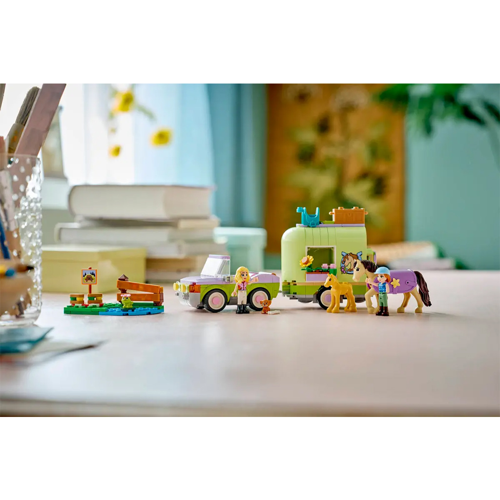 LEGO® Friends: Ló- és csikószállító utánfutó (42695) kép 9