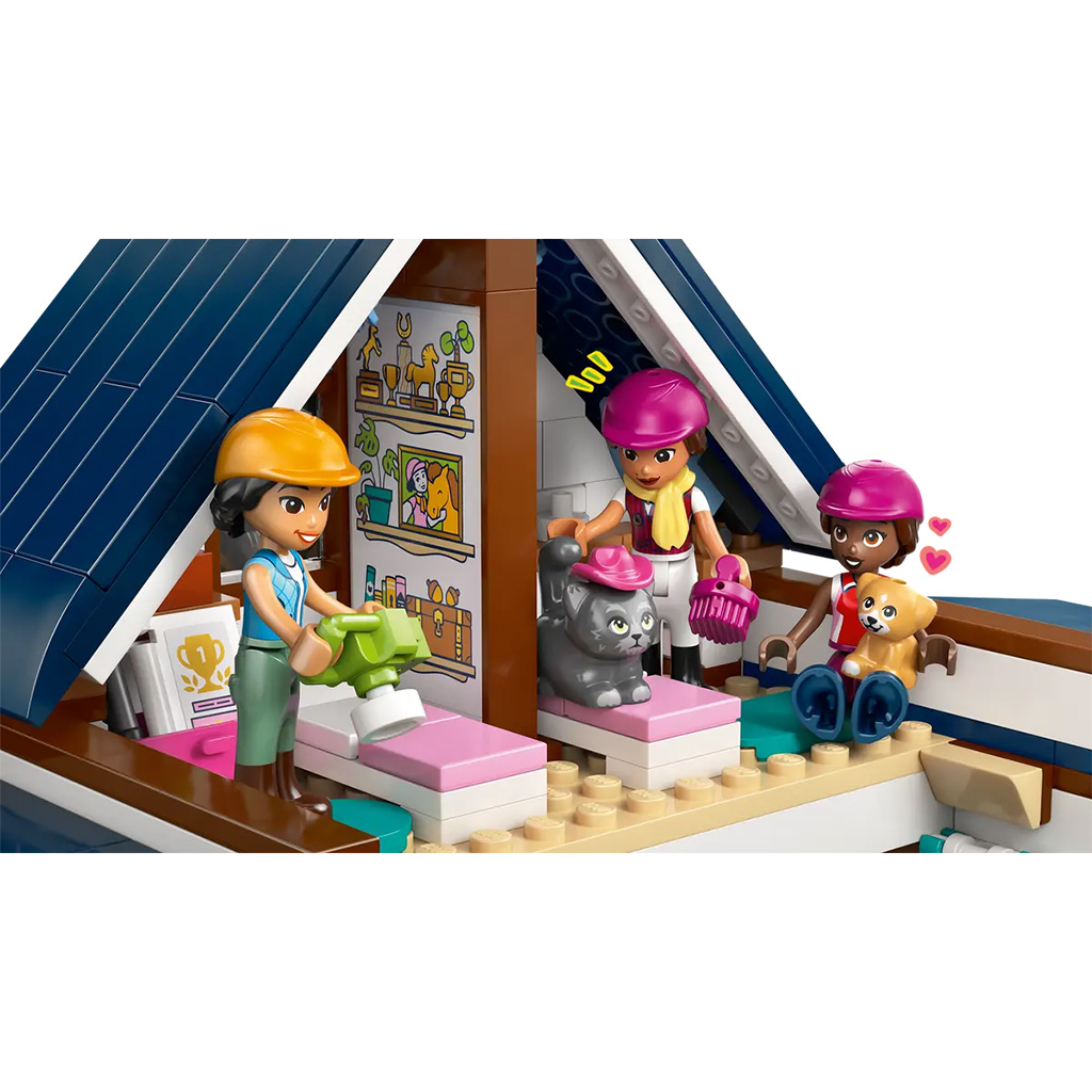 LEGO® Friends: Lovarda és lovasiskola (42688) kép 5