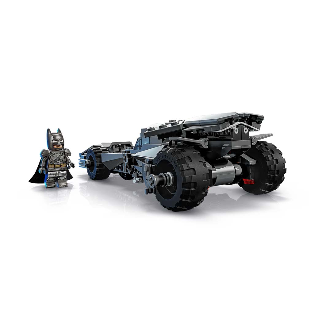 LEGO® Marvel: Batman Superman ellen™: Batmobile™ (76331) kép 2