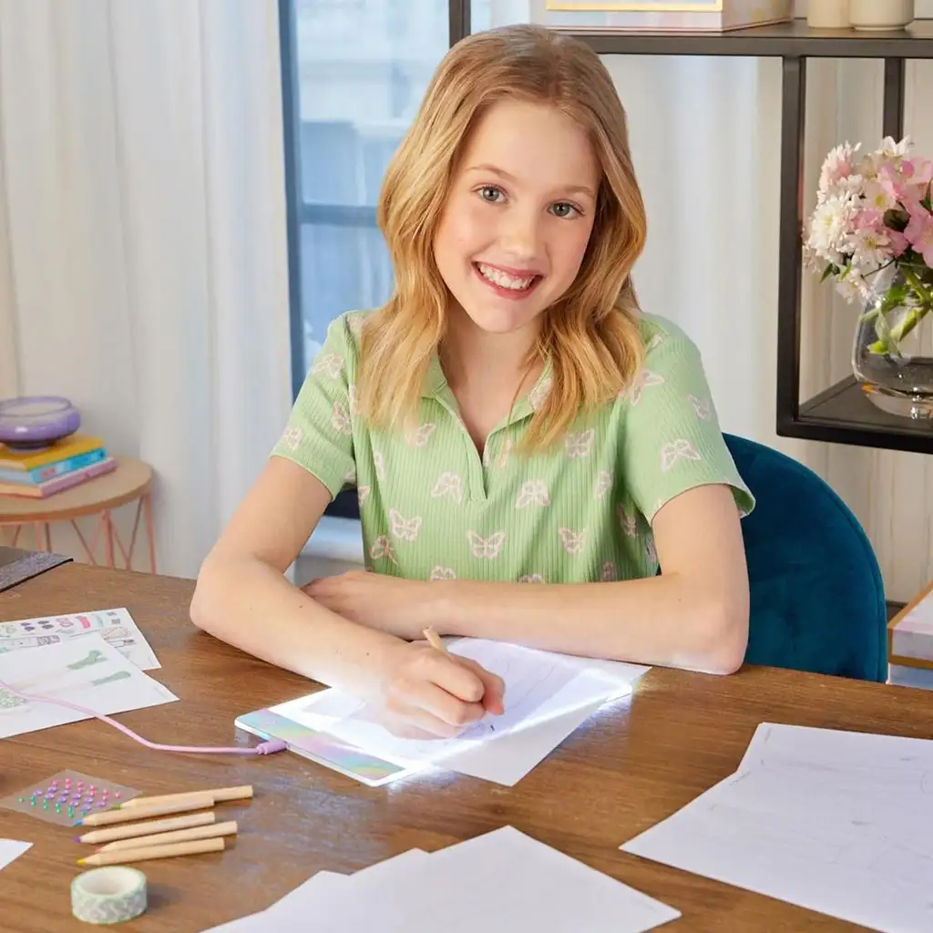 Make It Real: Divattervező kreatív tábla LED világítással és sablonokkal kép 5