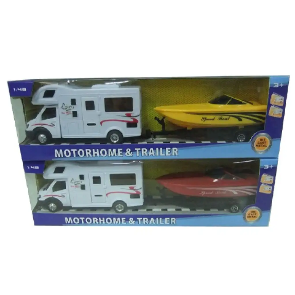 Lakókocsi utánfutóval és versenyhajóval