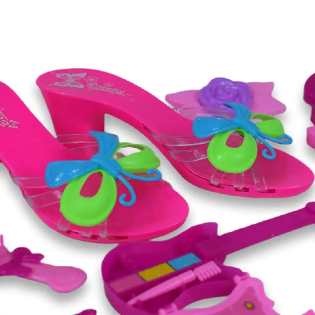 Szépségszett cipővel, sminkkel és fodrász kellékekkel táskában kép 5