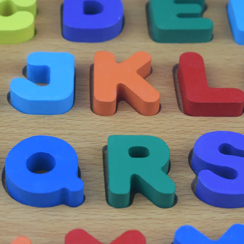 ABC színes fa nagybetű formakirakós 30x22cm kép 2