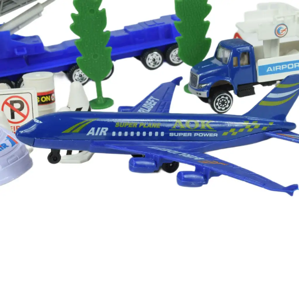 Aircraft: Reptülőtéri játékszett járművekkel, repülővel és kiegészítőkkel kétféle változatban kép 7