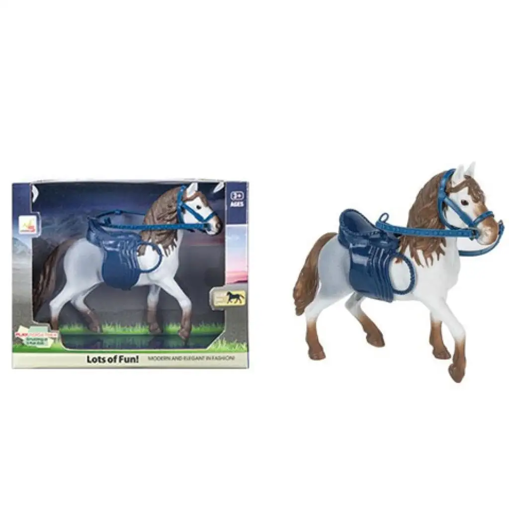 Fehér ló nyereggel és kantárral