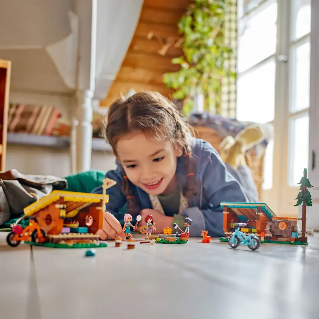 LEGO® Friends: Otthonos kabinok a kalandtáborban (42624) kép 3