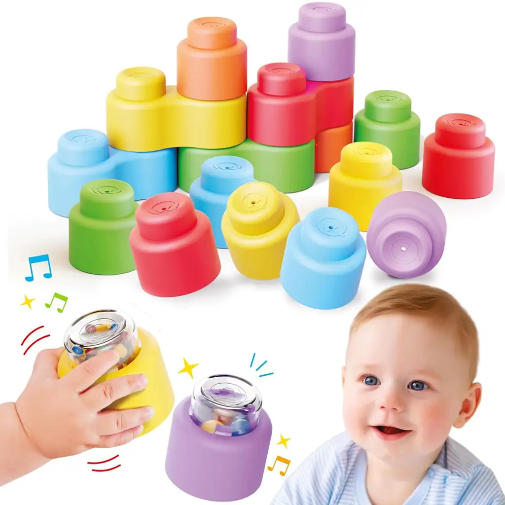 Quercetti: Momy Soft 18 db-os puha csörgős építőkocka szett kép 2