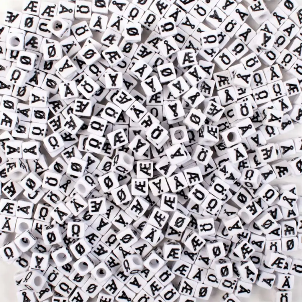 PlayBox: Speciális karakterek műanyag fűzhető gyöngyök 300db-os