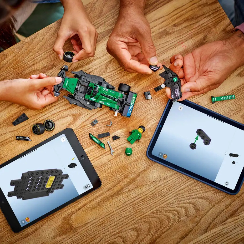 LEGO® Speed Champions: Aston Martin Aramco F1® AMR24 versenyautó (77245) kép 3