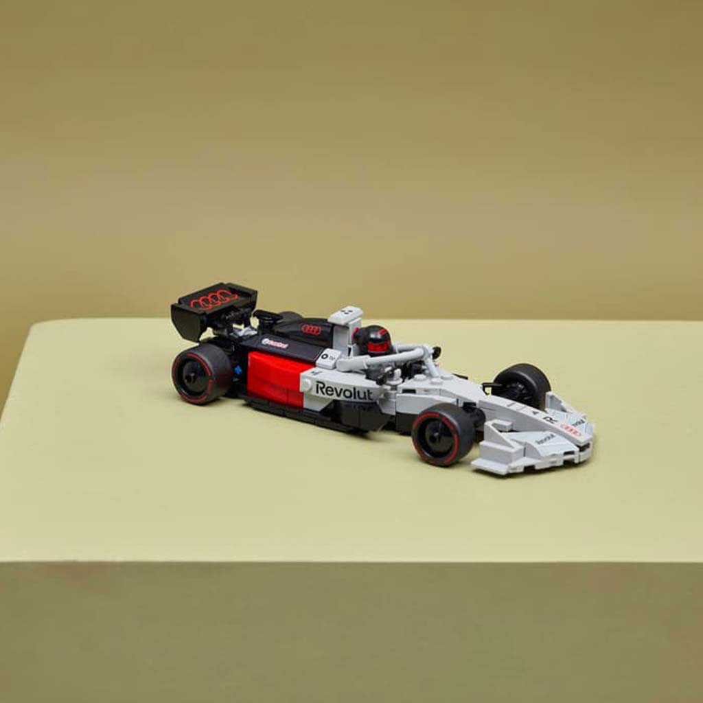 LEGO® Speed Champions: Audi Revolut F1® Team R26 versenyautó (77259) kép 6