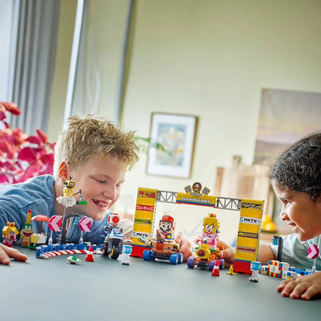 LEGO® Super Mario™: Mario Kart™ - Baby Peach és a Grand Prix szett (72036) kép 4