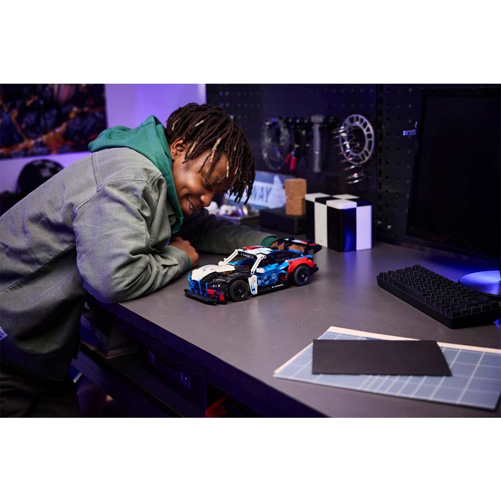 LEGO® Technic: BMW M4 GT3 EVO versenyautó (42226) kép 6