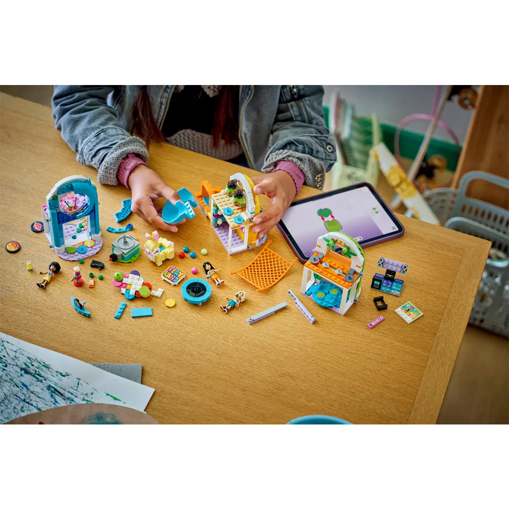 LEGO® Friends: Vidám játszóház (42686) kép 7
